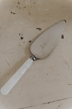 Load image into Gallery viewer, Sheffield England Mother Of Pearl Server
